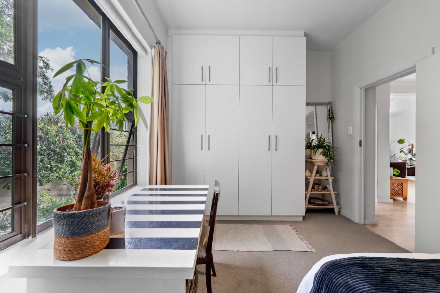 2 Bedroom Property for Sale in Vredehoek Western Cape